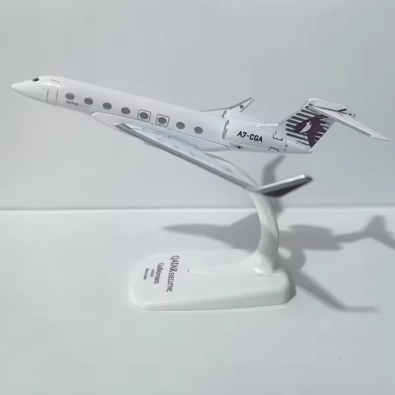 Model Kit Airplane - 1/200 Scale Qatar Airways Gulfstream G650