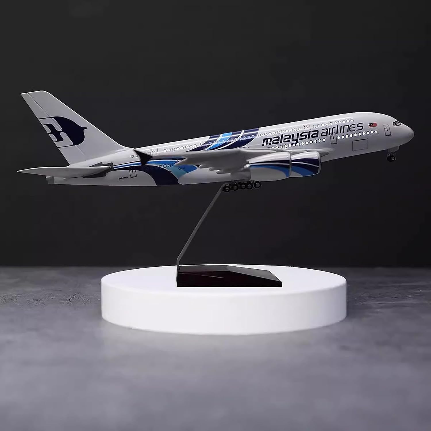 1:160 Scale Malaysia Airlines  - Model Kit Plane ulasan dan harga
